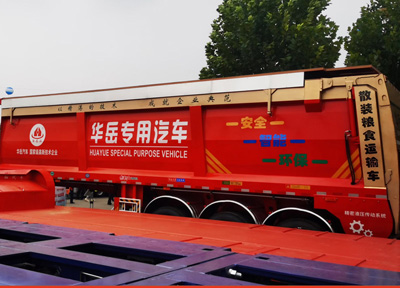 Bulk grain transport vehicle